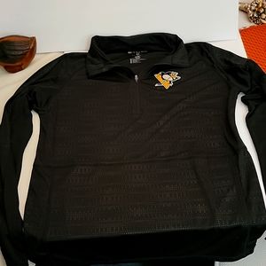 Pittsburgh Penguins mens Medium Pullover, half zip.
